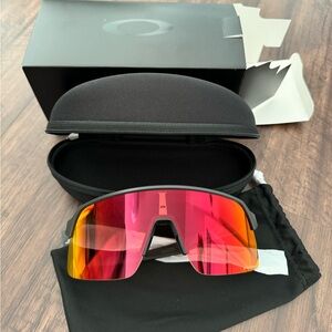 NIB Oakley SUTRO LITE Sunglasses-

Frame/Lens Color: Mtt Steel W/ Prizm Trl Trch